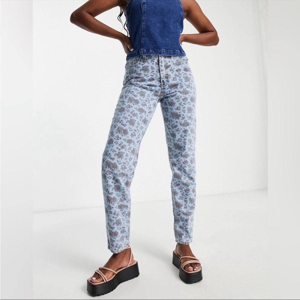 Levi’s 80s Mom Jeans in Indigo print